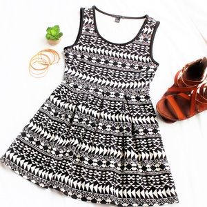 Forever 21 • Black and white Aztec print dress